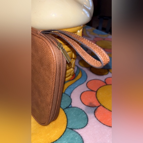 Frye and Co. Vegan Brown Leather Tech Storage Case Never Used - Picture 8 of 8